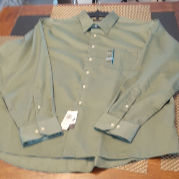 Arrow Other - NWT  Dress Shirt. Classic Fit. 17.5. 36/37. NWT